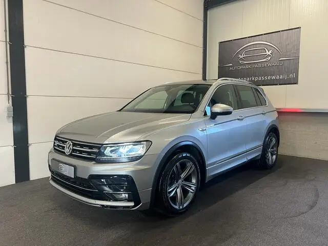 Photo 1 : Volkswagen Tiguan 2020 Essence