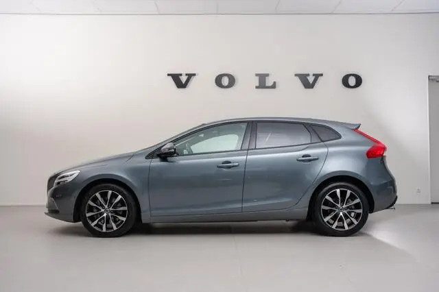 Photo 1 : Volvo V40 2019 Petrol