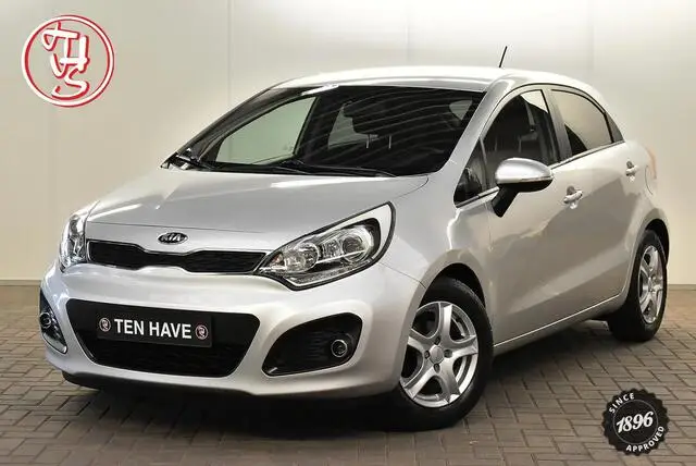 Photo 1 : Kia Rio 2015 Petrol