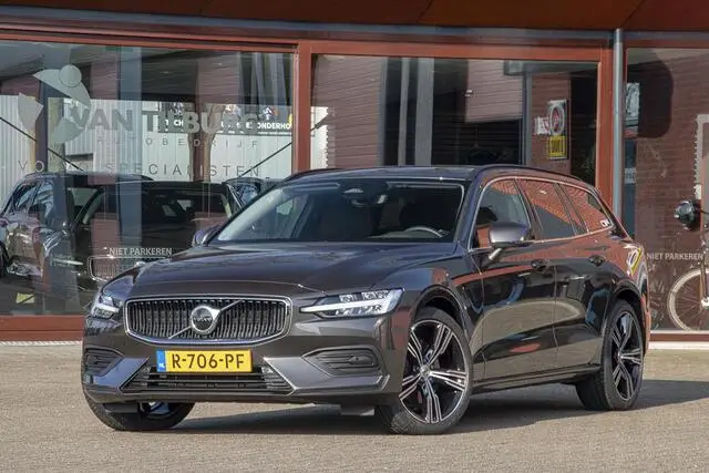 Photo 1 : Volvo V60 2022 Essence