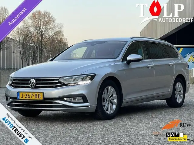 Photo 1 : Volkswagen Passat 2020 Petrol