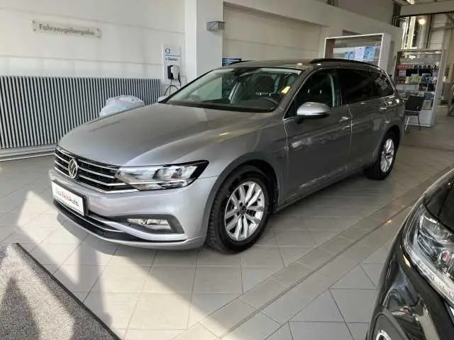 Photo 1 : Volkswagen Passat 2021 Petrol