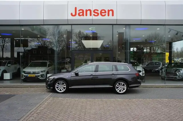 Photo 1 : Volkswagen Passat 2021 Hybrid