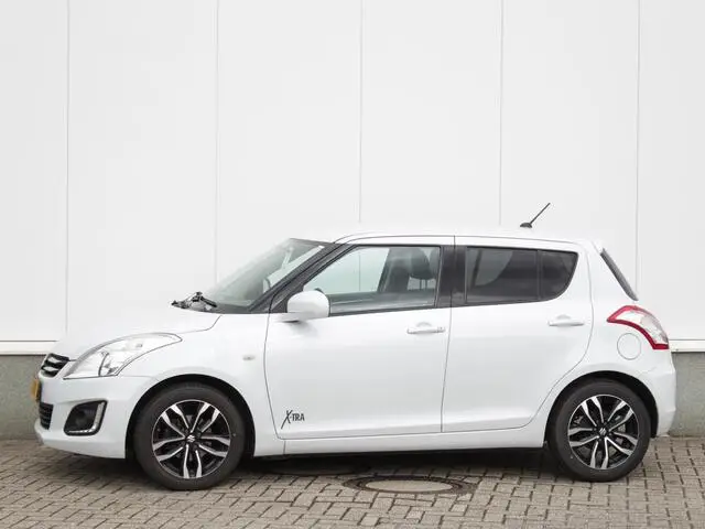 Photo 1 : Suzuki Swift 2017 Petrol