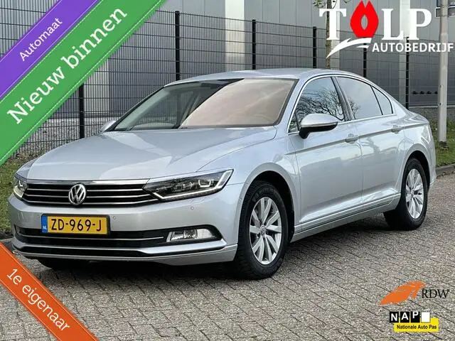 Photo 1 : Volkswagen Passat 2019 Petrol