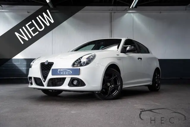 Photo 1 : Alfa Romeo Giulietta 2015 Petrol