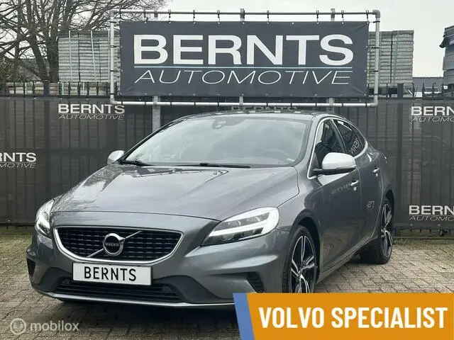 Photo 1 : Volvo V40 2019 Essence