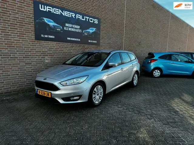 Photo 1 : Ford Focus 2017 Petrol