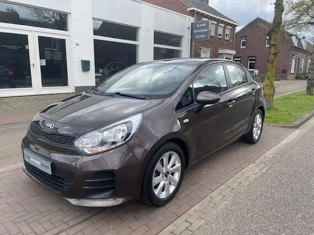 Photo 1 : Kia Rio 2015 Petrol