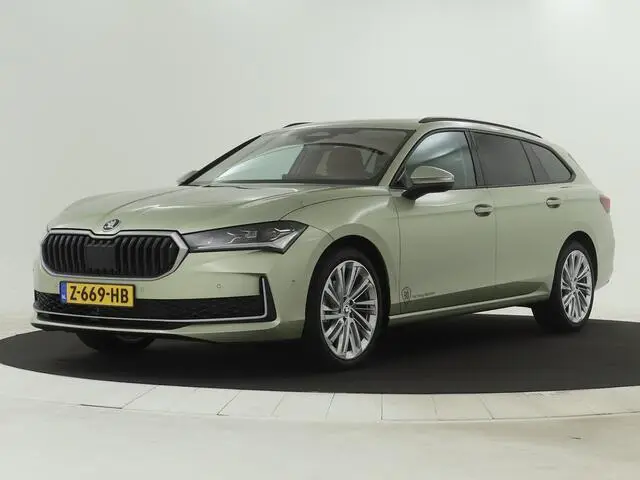 Photo 1 : Skoda Superb 2024 Hybrid