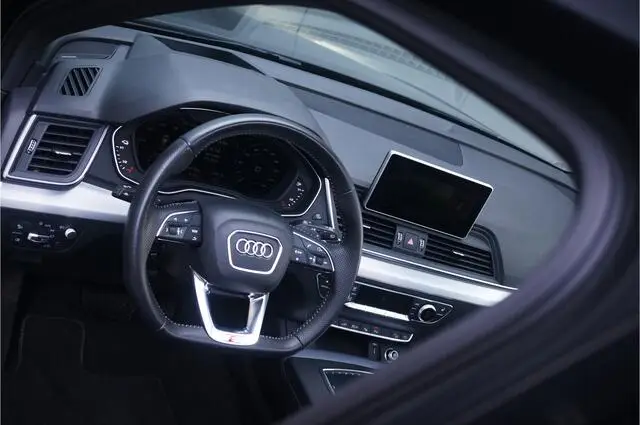 Photo 1 : Audi Q5 2020 Hybrid