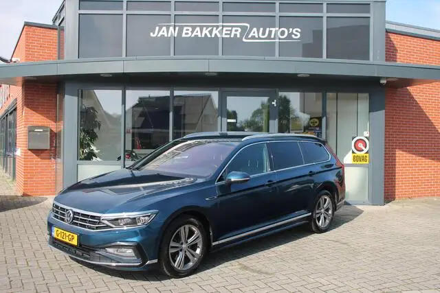 Photo 1 : Volkswagen Passat 2019 Essence