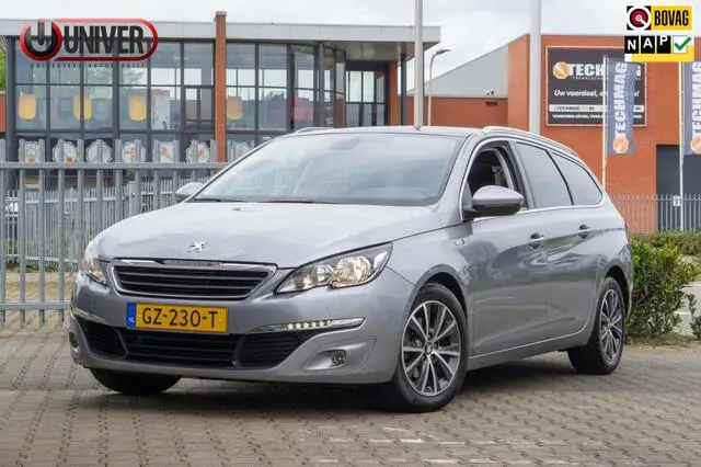 Photo 1 : Peugeot 308 2015 Petrol