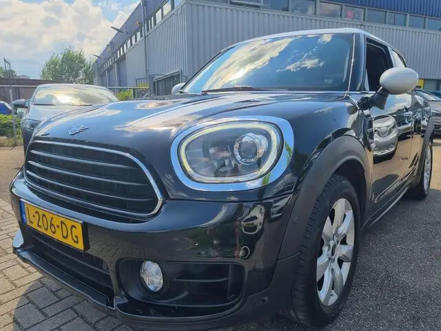 Photo 1 : Mini Countryman 2018 Essence