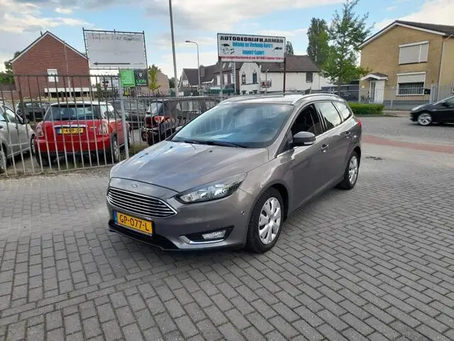 Photo 1 : Ford Focus 2015 Essence