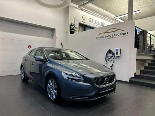 Photo 1 : Volvo V40 2018 Petrol