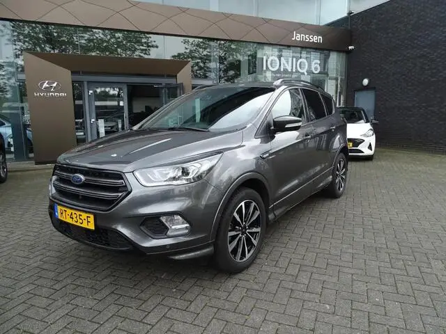 Photo 1 : Ford Kuga 2018 Essence