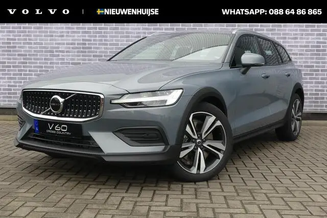 Photo 1 : Volvo V60 2023 Petrol