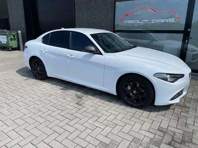 Photo 1 : Alfa Romeo Giulia 2019 Petrol