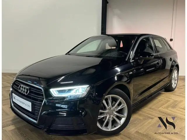 Photo 1 : Audi A3 2017 Petrol