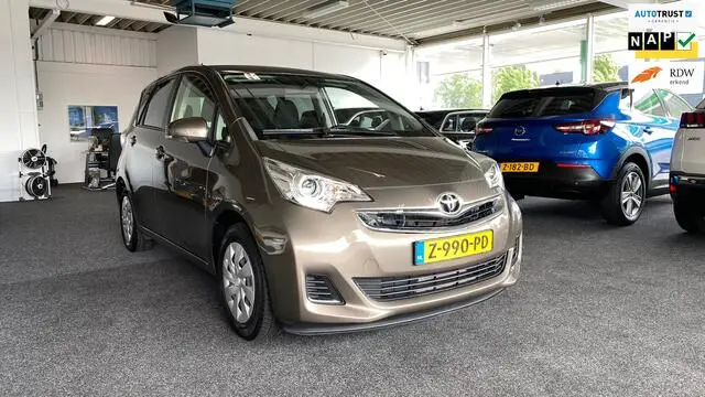 Photo 1 : Toyota Verso 2016 Petrol