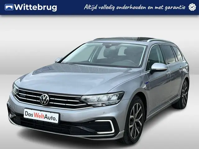 Photo 1 : Volkswagen Passat 2021 Hybrid