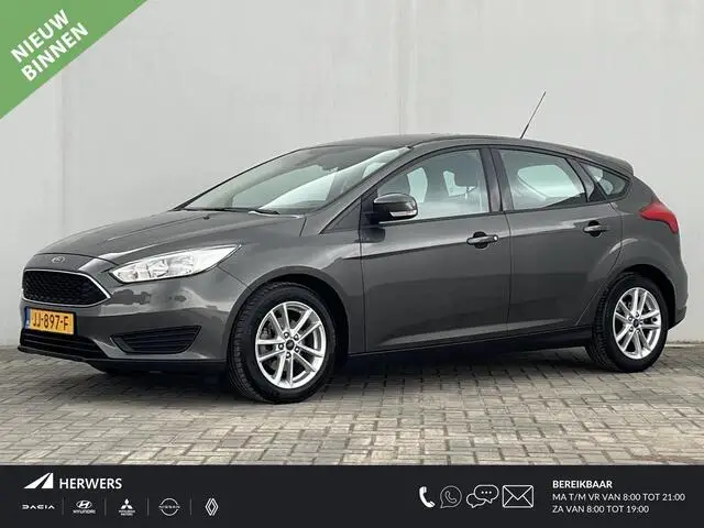 Photo 1 : Ford Focus 2016 Petrol