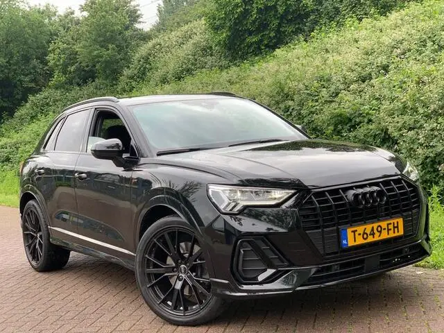 Photo 1 : Audi Q3 2019 Petrol