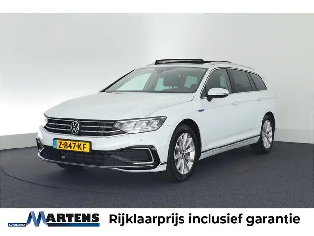 Photo 1 : Volkswagen Passat 2023 Hybride