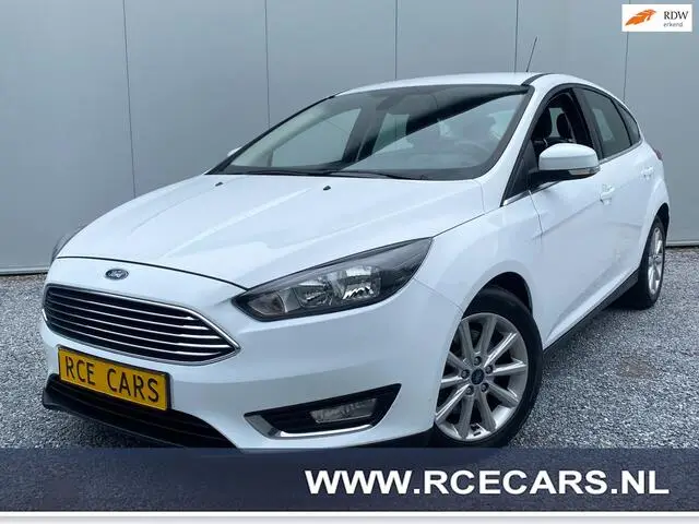 Photo 1 : Ford Focus 2015 Petrol