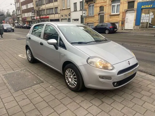 Photo 1 : Fiat Punto 2016 Petrol