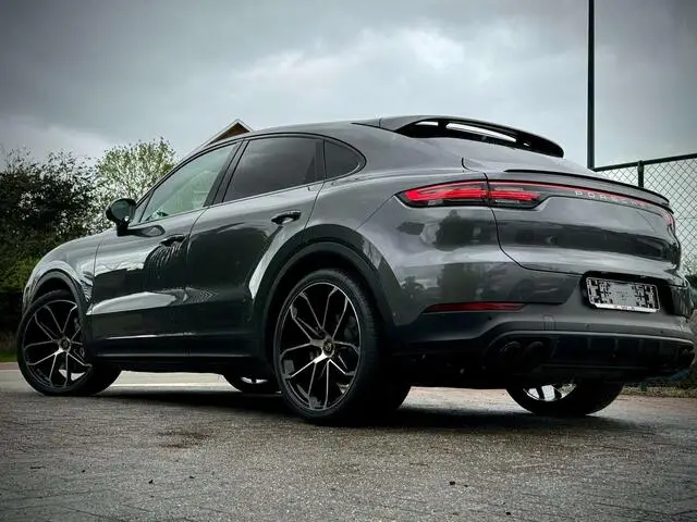 Photo 1 : Porsche Cayenne 2020 Petrol