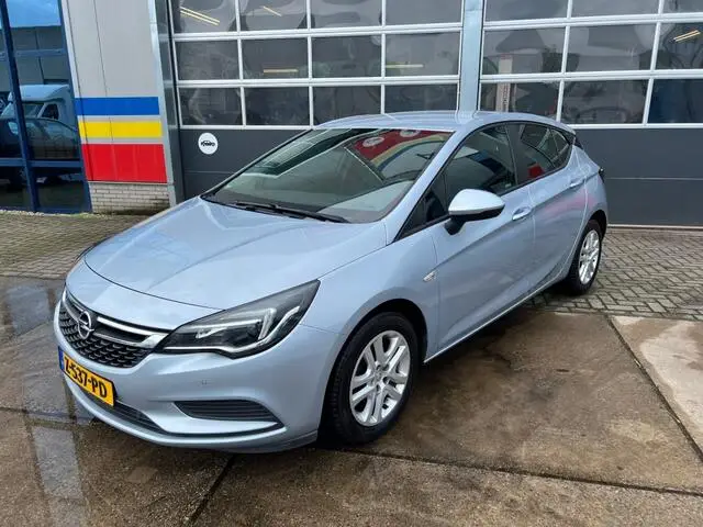 Photo 1 : Opel Astra 2016 Petrol