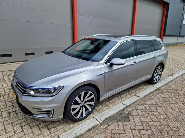 Photo 1 : Volkswagen Passat 2015 Hybride