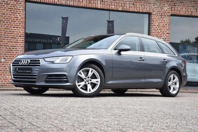 Photo 1 : Audi A4 2018 Essence