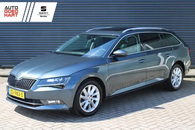 Photo 1 : Skoda Superb 2019 Petrol