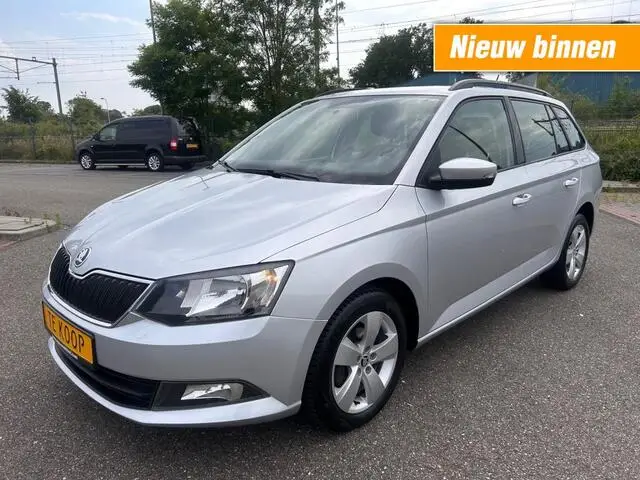 Photo 1 : Skoda Fabia 2015 Essence