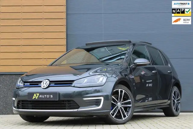 Photo 1 : Volkswagen Golf 2015 Hybrid