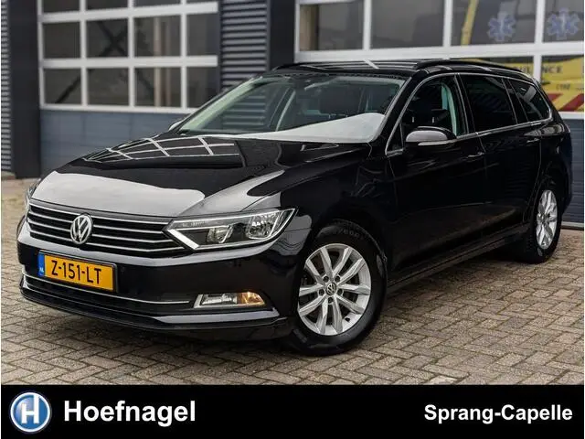 Photo 1 : Volkswagen Passat 2019 Petrol