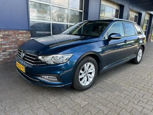 Photo 1 : Volkswagen Passat 2020 Essence