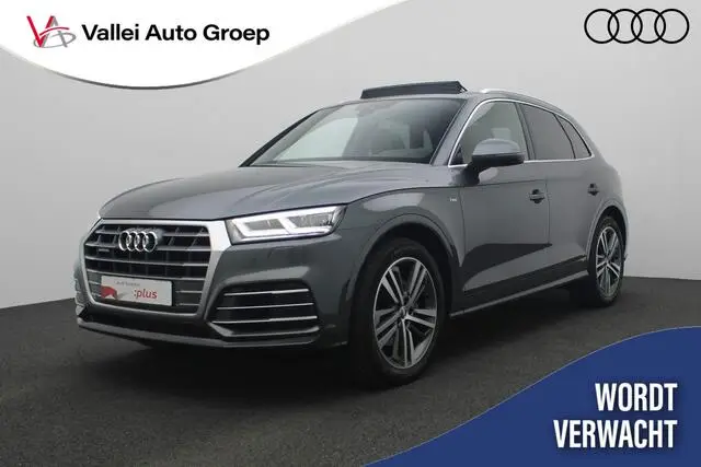 Photo 1 : Audi Q5 2019 Petrol