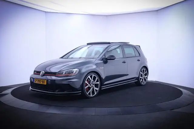 Photo 1 : Volkswagen Golf 2016 Petrol