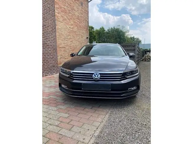 Photo 1 : Volkswagen Passat 2019 Petrol