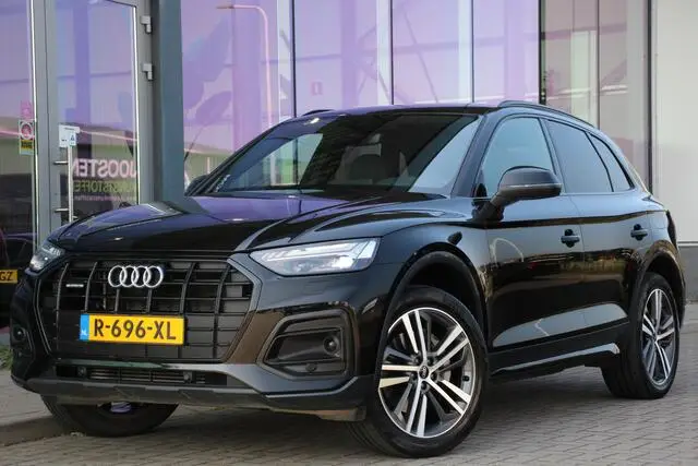 Photo 1 : Audi Q5 2022 Hybrid