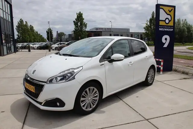 Photo 1 : Peugeot 208 2019 Petrol