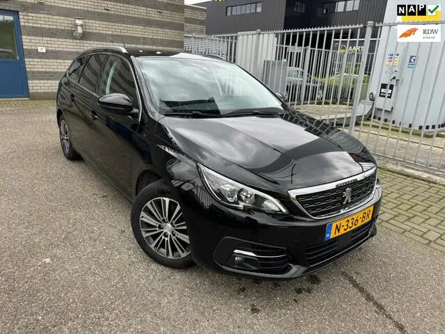 Photo 1 : Peugeot 308 2021 Petrol