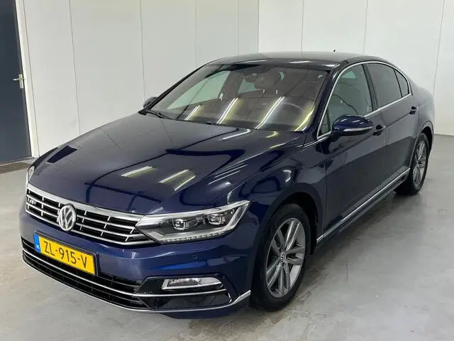 Photo 1 : Volkswagen Passat 2019 Petrol