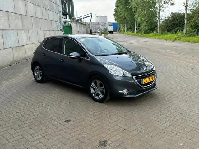 Photo 1 : Peugeot 208 2015 Petrol