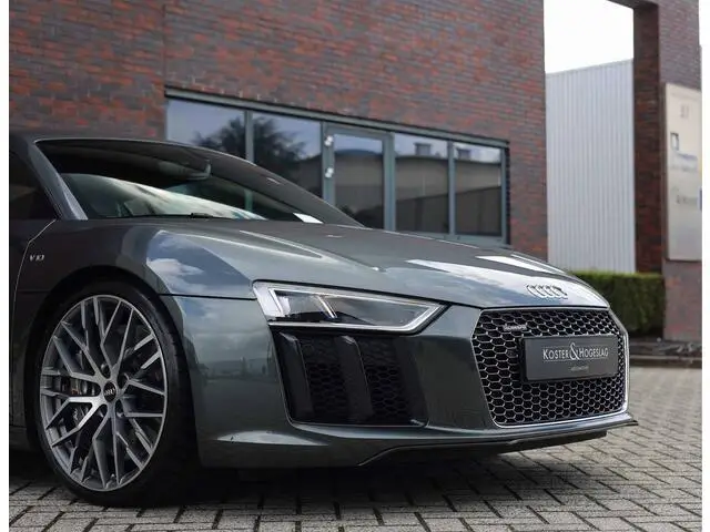 Photo 1 : Audi R8 2016 Petrol