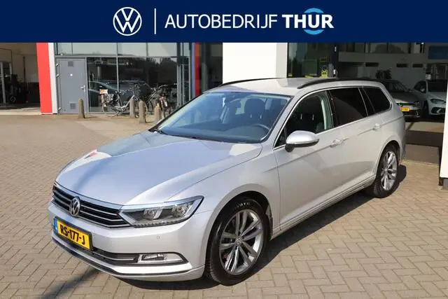 Photo 1 : Volkswagen Passat 2015 Essence